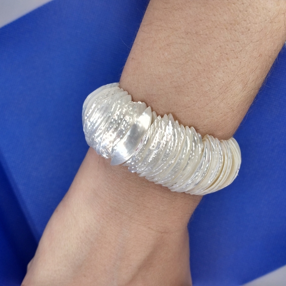Source Unknown Jewelry - Elegant White Shell Bracelet
